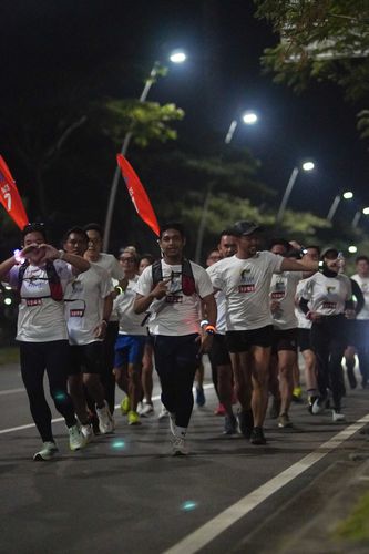 Race photo from PIK NITE RUN VIBES