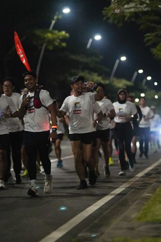Race photo from PIK NITE RUN VIBES