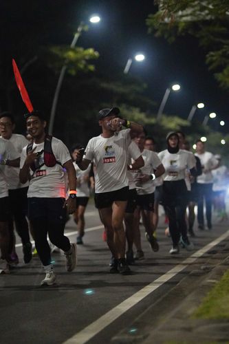 Race photo from PIK NITE RUN VIBES