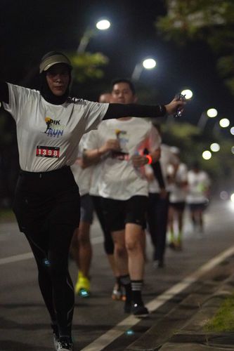 Race photo from PIK NITE RUN VIBES