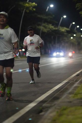Race photo from PIK NITE RUN VIBES