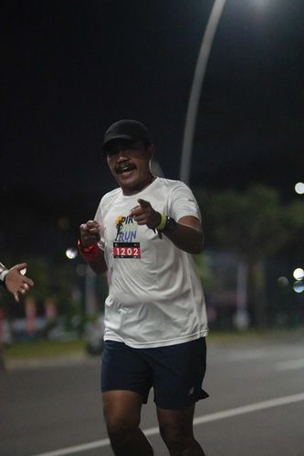 Race photo from PIK NITE RUN VIBES