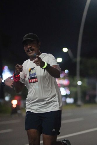 Race photo from PIK NITE RUN VIBES