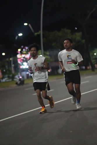 Race photo from PIK NITE RUN VIBES