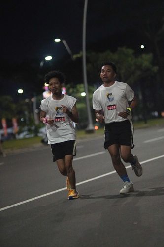 Race photo from PIK NITE RUN VIBES