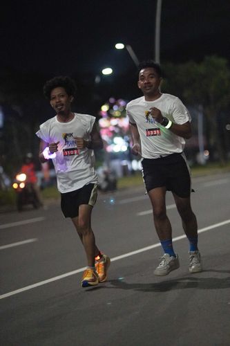 Race photo from PIK NITE RUN VIBES