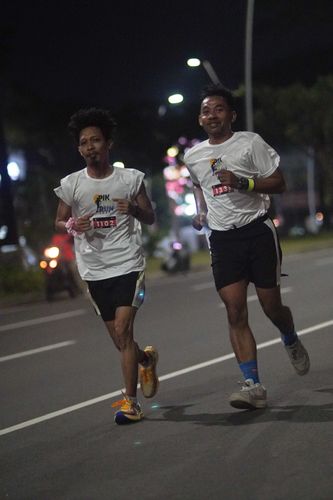 Race photo from PIK NITE RUN VIBES