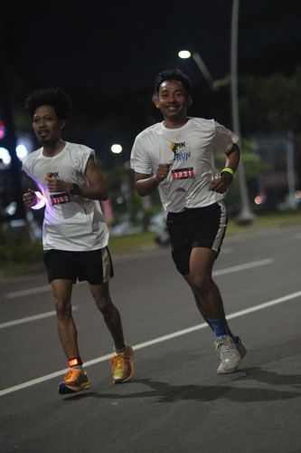Race photo from PIK NITE RUN VIBES