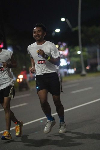 Race photo from PIK NITE RUN VIBES