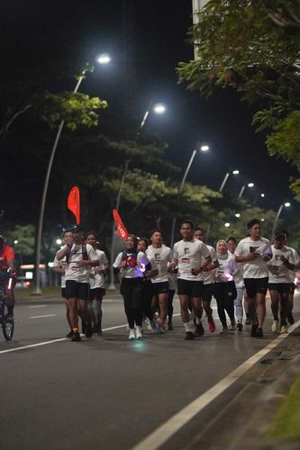 Race photo from PIK NITE RUN VIBES