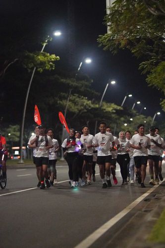 Race photo from PIK NITE RUN VIBES