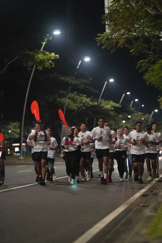 Race photo from PIK NITE RUN VIBES
