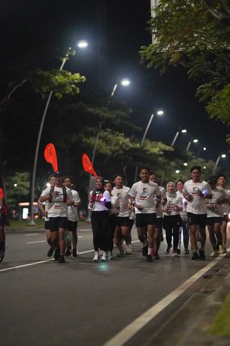 Race photo from PIK NITE RUN VIBES