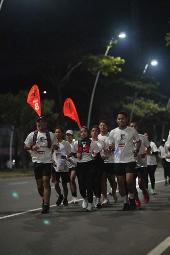 Race photo from PIK NITE RUN VIBES