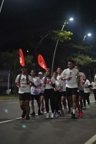Race photo from PIK NITE RUN VIBES