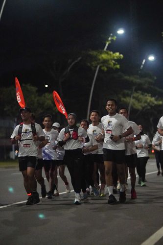 Race photo from PIK NITE RUN VIBES