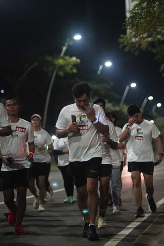 Race photo from PIK NITE RUN VIBES
