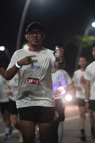 Race photo from PIK NITE RUN VIBES