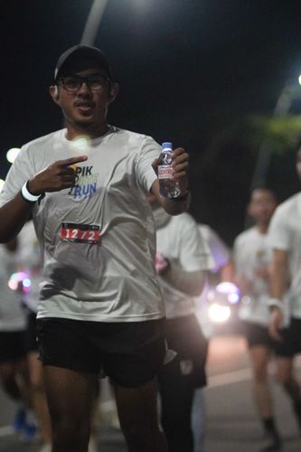Race photo from PIK NITE RUN VIBES