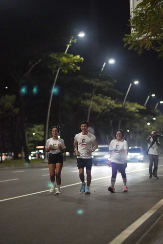 Race photo from PIK NITE RUN VIBES