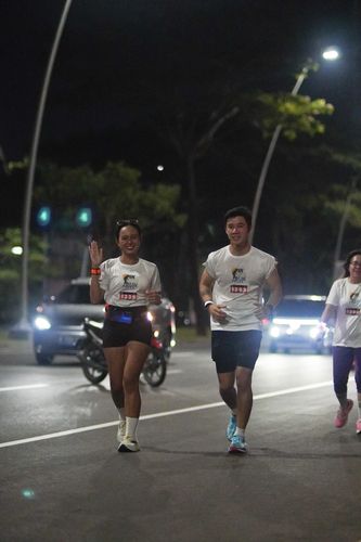 Race photo from PIK NITE RUN VIBES