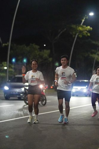 Race photo from PIK NITE RUN VIBES