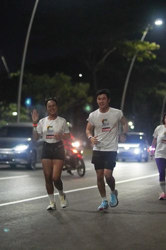 Race photo from PIK NITE RUN VIBES