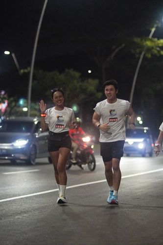 Race photo from PIK NITE RUN VIBES