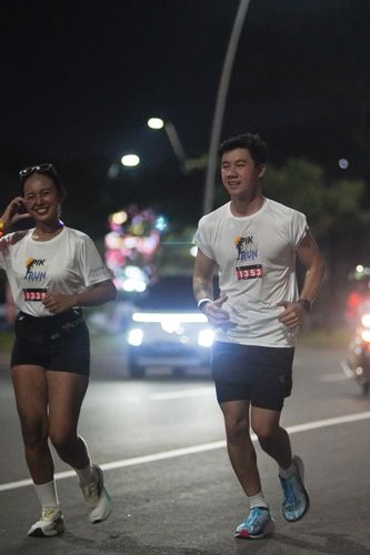 Race photo from PIK NITE RUN VIBES