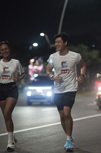 Race photo from PIK NITE RUN VIBES