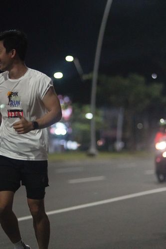 Race photo from PIK NITE RUN VIBES