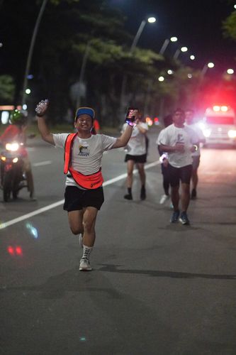 Race photo from PIK NITE RUN VIBES