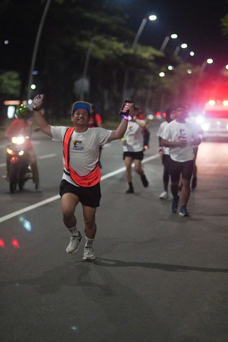 Race photo from PIK NITE RUN VIBES