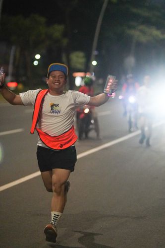 Race photo from PIK NITE RUN VIBES