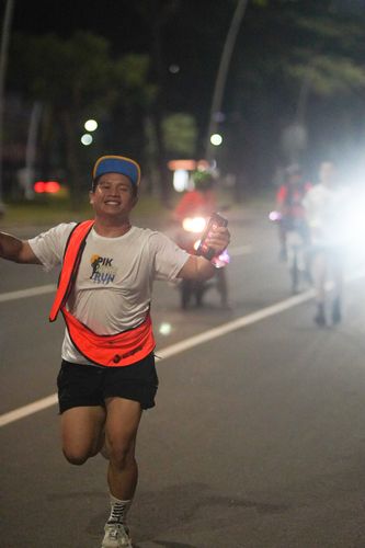Race photo from PIK NITE RUN VIBES