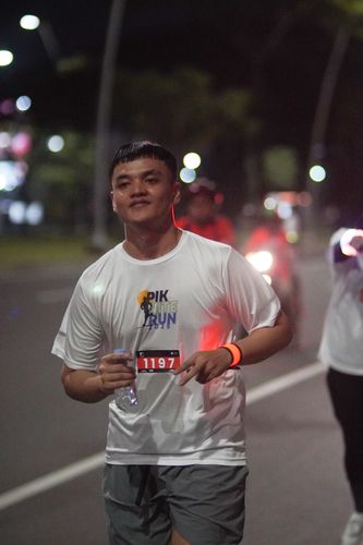 Race photo from PIK NITE RUN VIBES