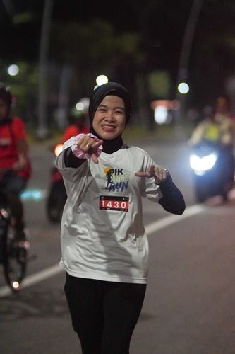Race photo from PIK NITE RUN VIBES
