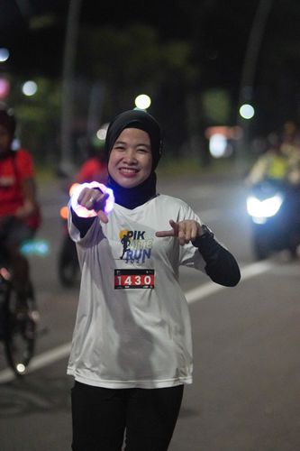 Race photo from PIK NITE RUN VIBES