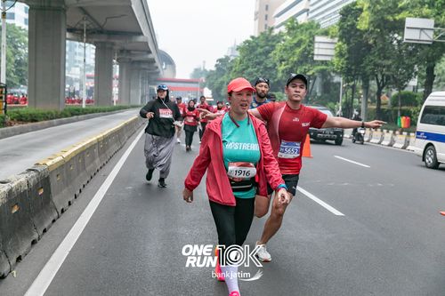 Race photo from ONE RUN 10 K
