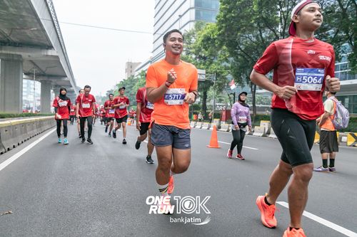 Race photo from ONE RUN 10 K