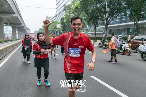 Race photo from ONE RUN 10 K