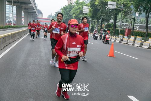 Race photo from ONE RUN 10 K