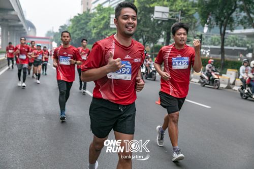 Race photo from ONE RUN 10 K