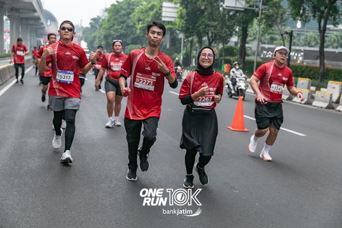 Race photo from ONE RUN 10 K