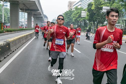 Race photo from ONE RUN 10 K