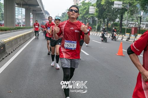 Race photo from ONE RUN 10 K