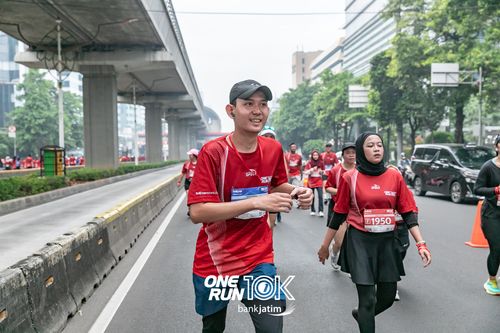 Race photo from ONE RUN 10 K
