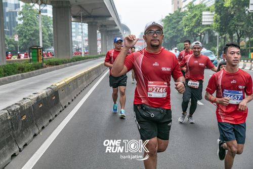 Race photo from ONE RUN 10 K