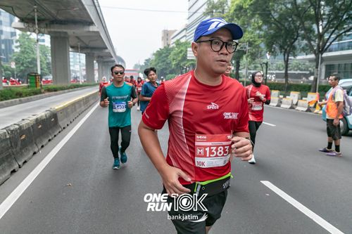 Race photo from ONE RUN 10 K