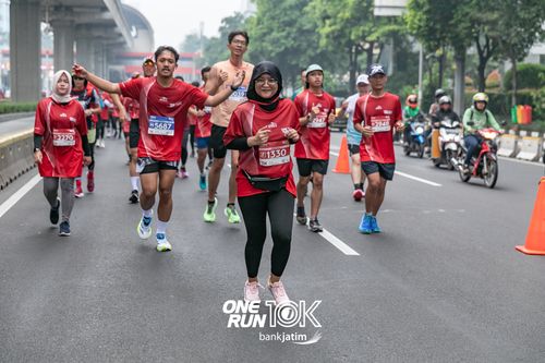 Race photo from ONE RUN 10 K